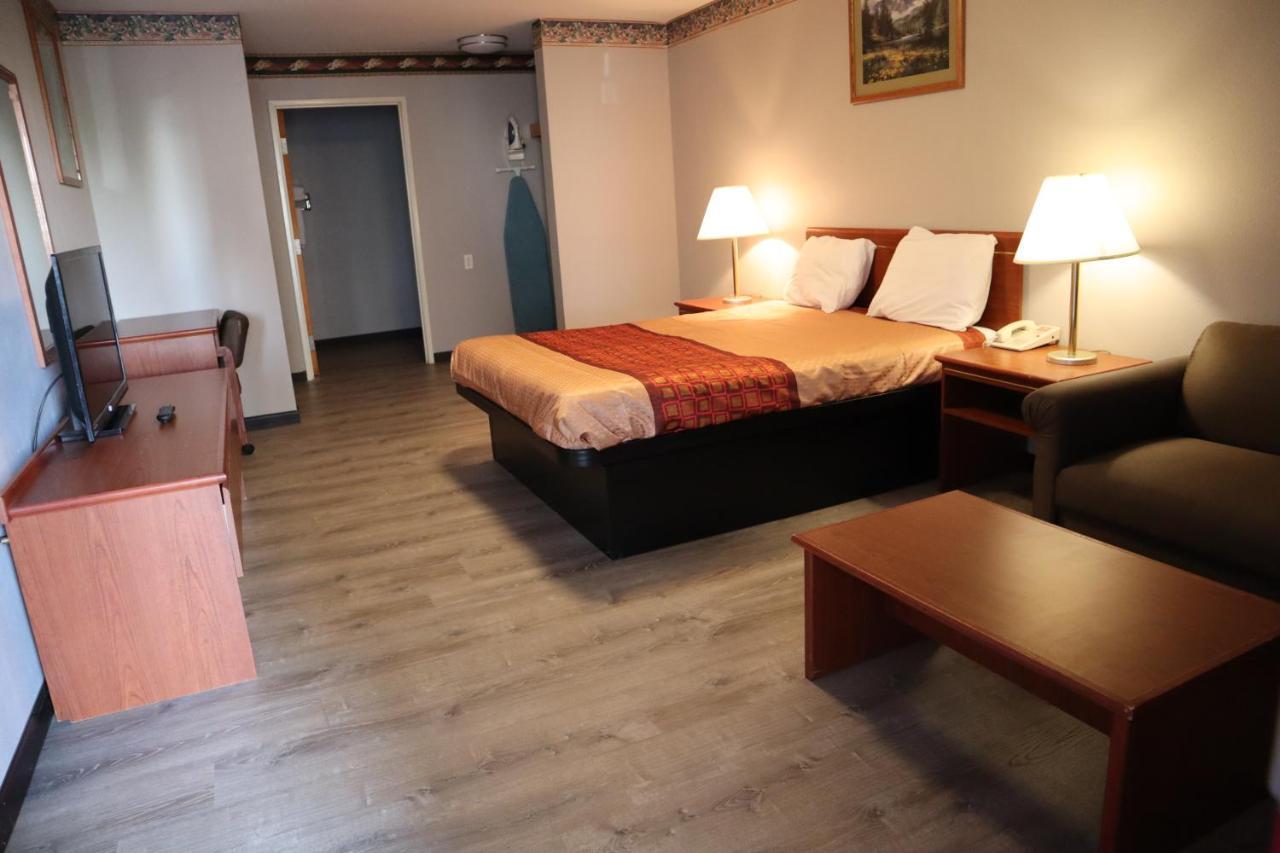 Express Inn & Suites Юджин Экстерьер фото