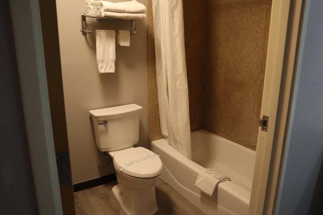 Express Inn & Suites Юджин Экстерьер фото