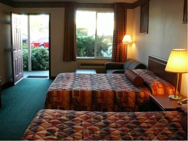 Express Inn & Suites Юджин Экстерьер фото